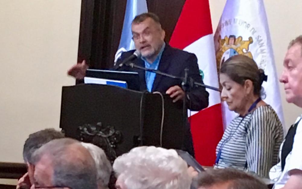Dr. Pedro Henríquez de UNESCO-IESALC dando discurso de apertura